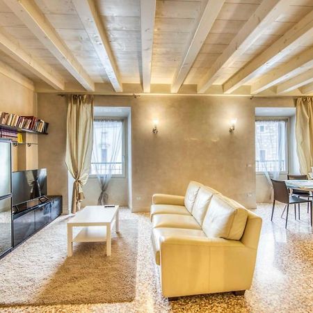 Apartmentsarena - Suite Mercatorum - Piazza Erbe 维罗纳 外观 照片