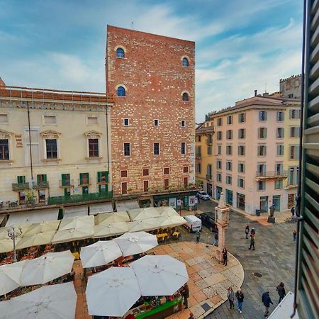 Apartmentsarena - Suite Mercatorum - Piazza Erbe 维罗纳 外观 照片