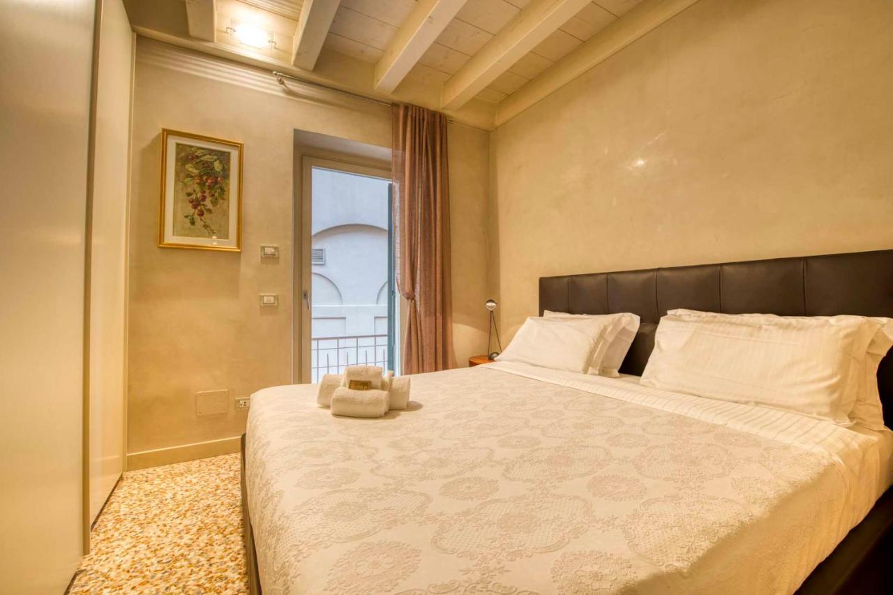 Apartmentsarena - Suite Mercatorum - Piazza Erbe 维罗纳 外观 照片