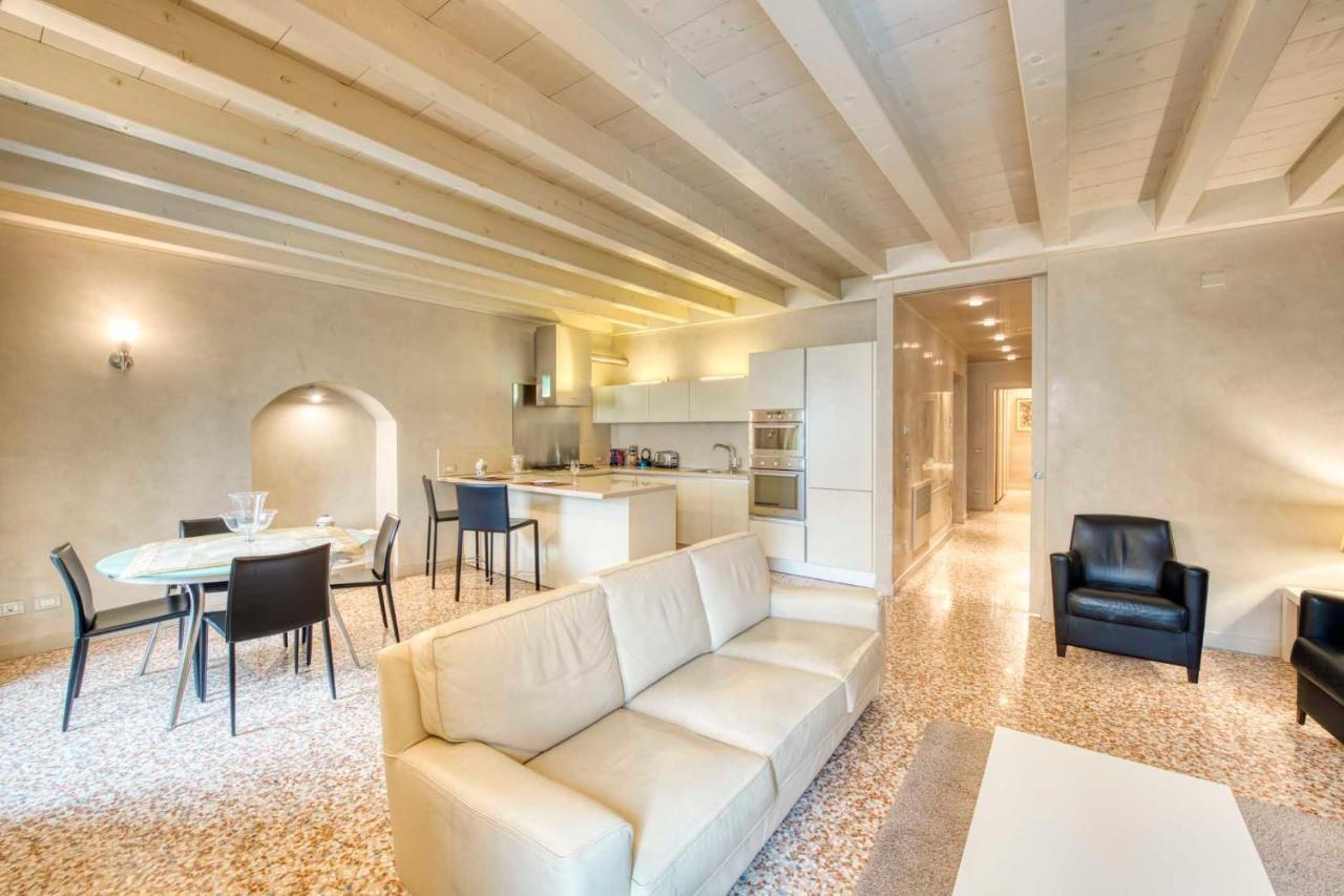 Apartmentsarena - Suite Mercatorum - Piazza Erbe 维罗纳 外观 照片