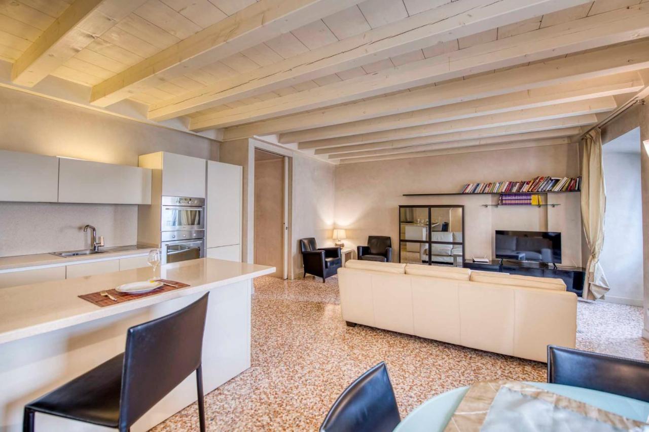 Apartmentsarena - Suite Mercatorum - Piazza Erbe 维罗纳 外观 照片