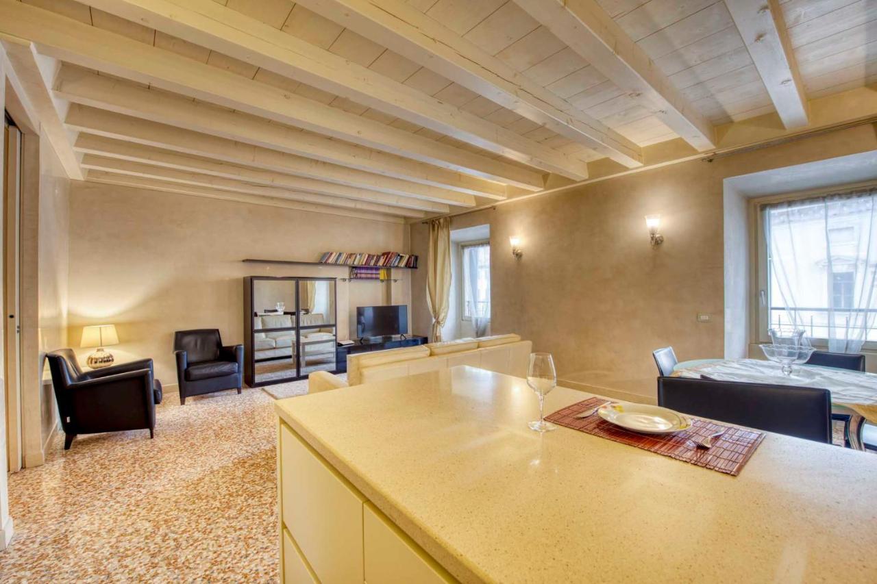 Apartmentsarena - Suite Mercatorum - Piazza Erbe 维罗纳 外观 照片