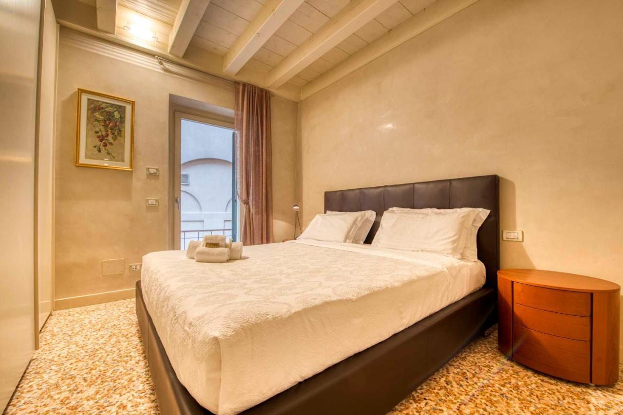 Apartmentsarena - Suite Mercatorum - Piazza Erbe 维罗纳 外观 照片