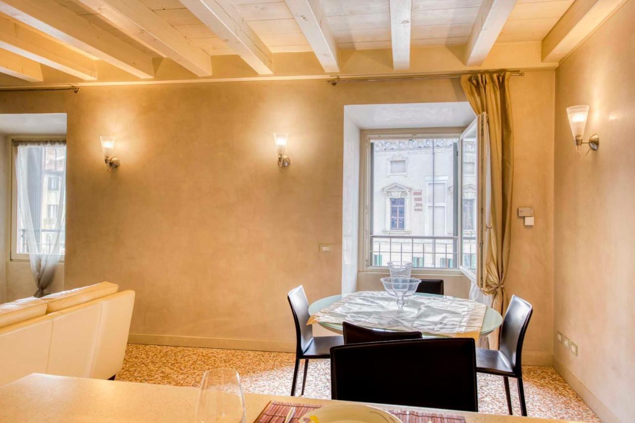 Apartmentsarena - Suite Mercatorum - Piazza Erbe 维罗纳 外观 照片