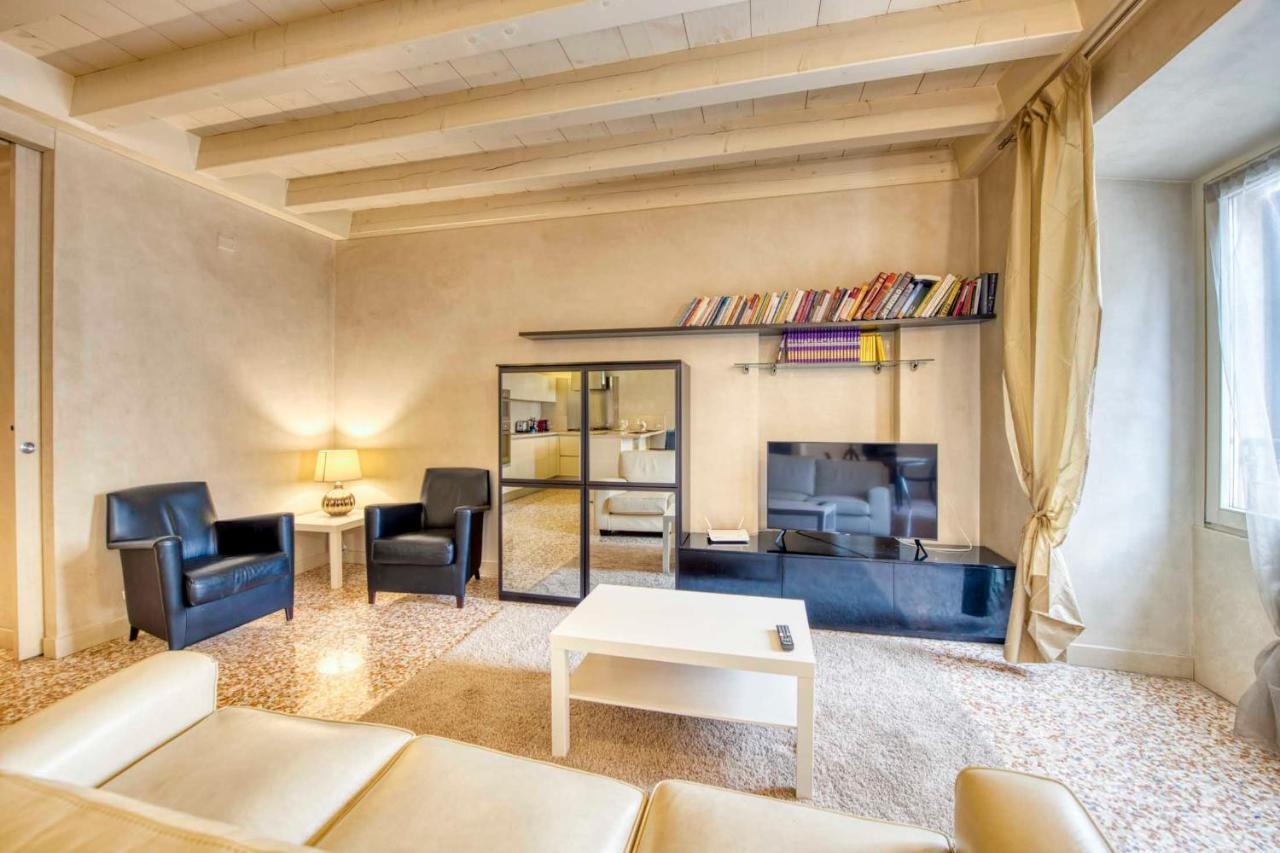 Apartmentsarena - Suite Mercatorum - Piazza Erbe 维罗纳 外观 照片