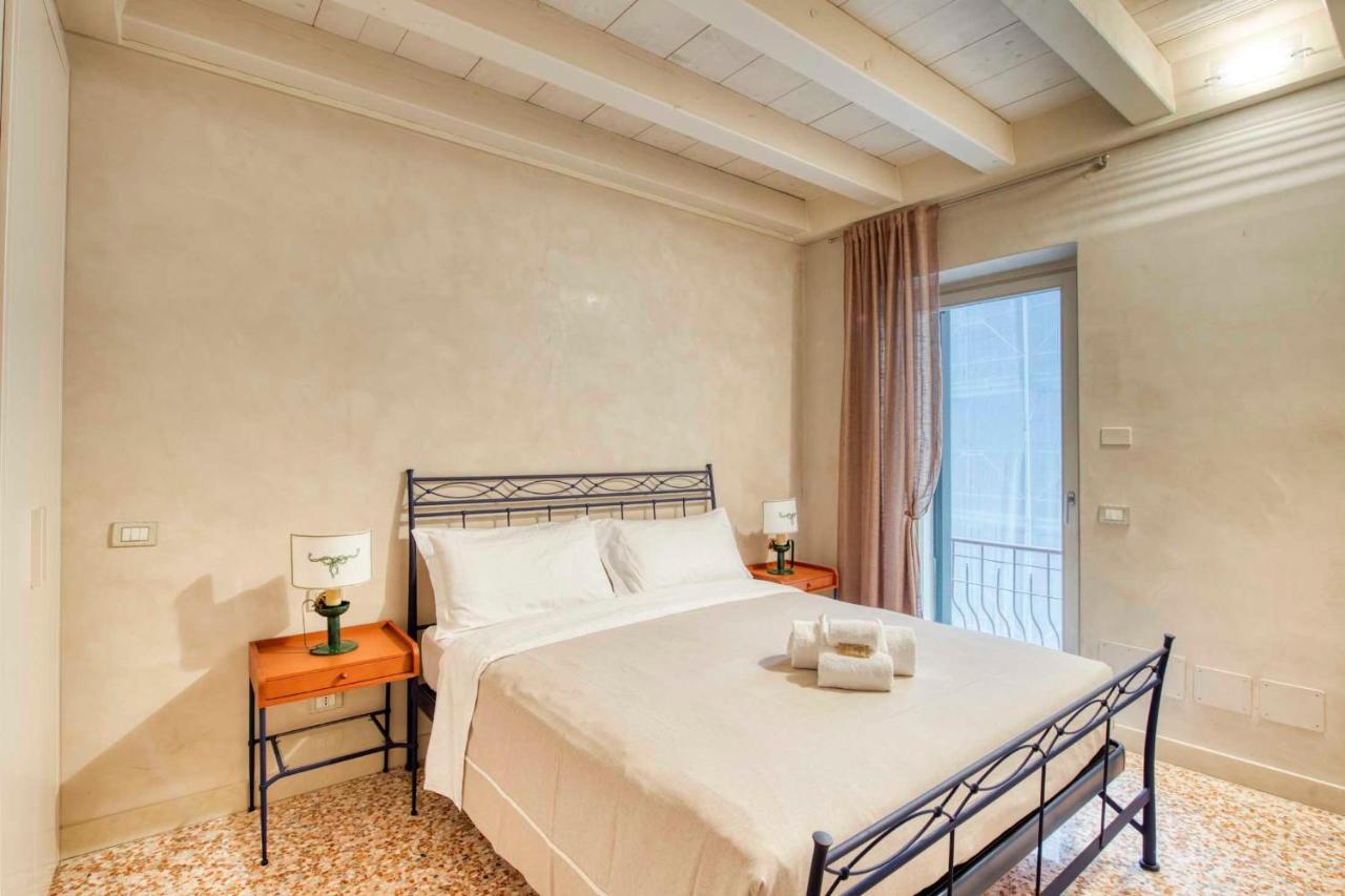 Apartmentsarena - Suite Mercatorum - Piazza Erbe 维罗纳 外观 照片